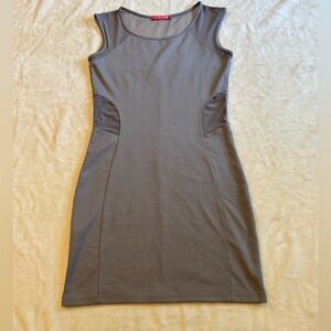Tamnoon Women Size Small Gray Cap Sleeve Fitted Dress w/ Mesh Accents. Israeli